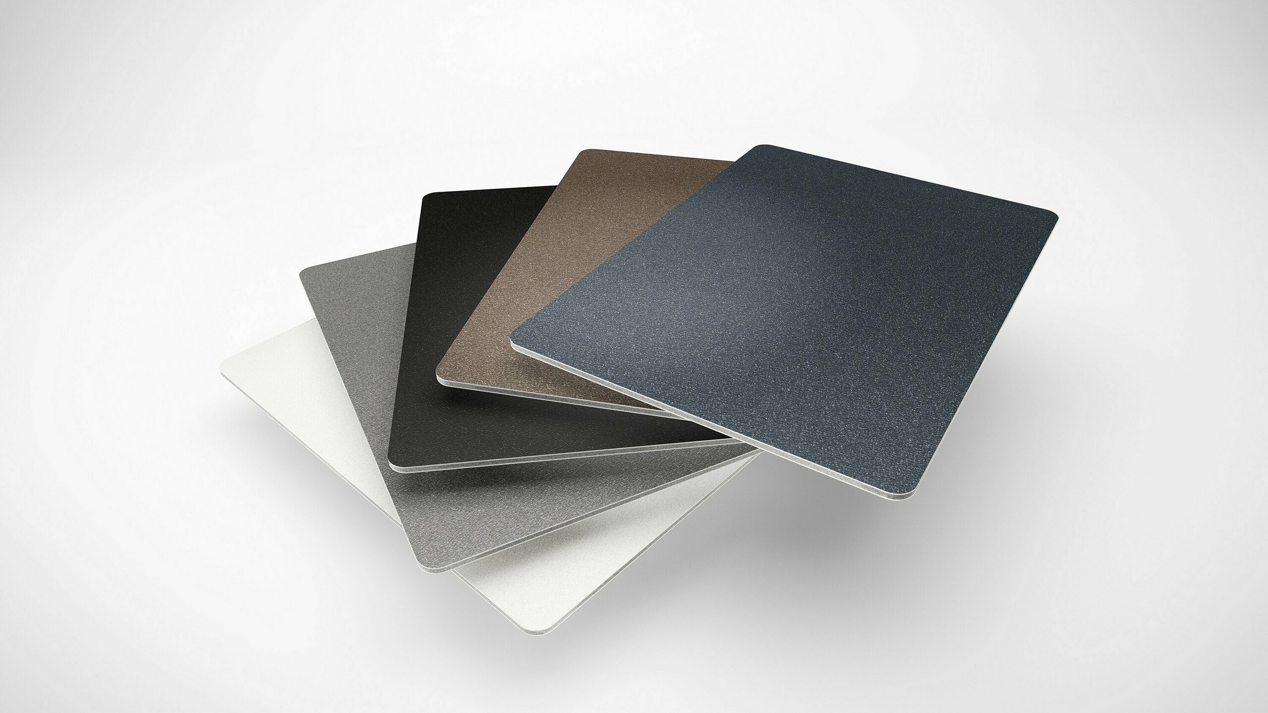 Die PREFABOND Aluminium Verbundplatten  gibt es jetzt in fünf neuen P.10 Farben.  Die einzelnen Farbmuster liegen wie ein  Fächer übereinander.