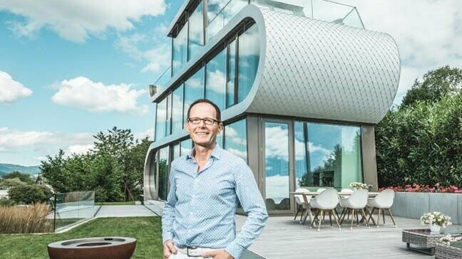 Portrait des Architekten Stefan Camenzind über die Flexibilität und Vielfalt der PREFA Produkte, Architekt des Flexhouse am Zürichsee