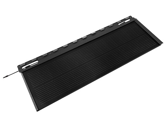 Die Abbildung zeigt die große PREFA Solardachplatte in Schwarz.
