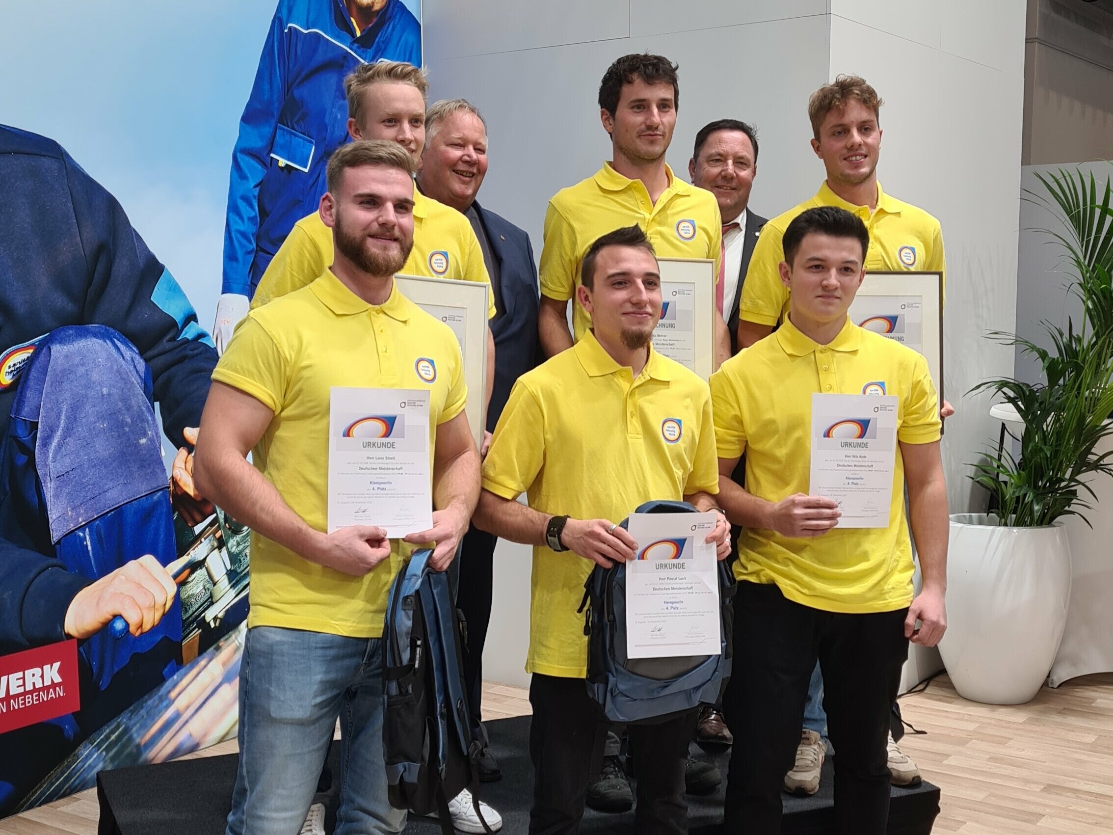 Die Sieger der ersten deutschen Meisterschaft im Klempnerhandwerk 2022 in Hamburg