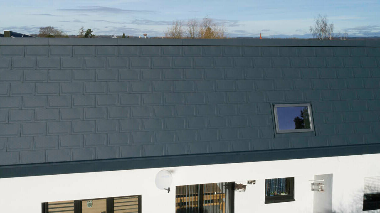 PREFA R.16 Dachplatte auf dem Dach des Gewinners vom Sanierungsgewinnspiel 2017