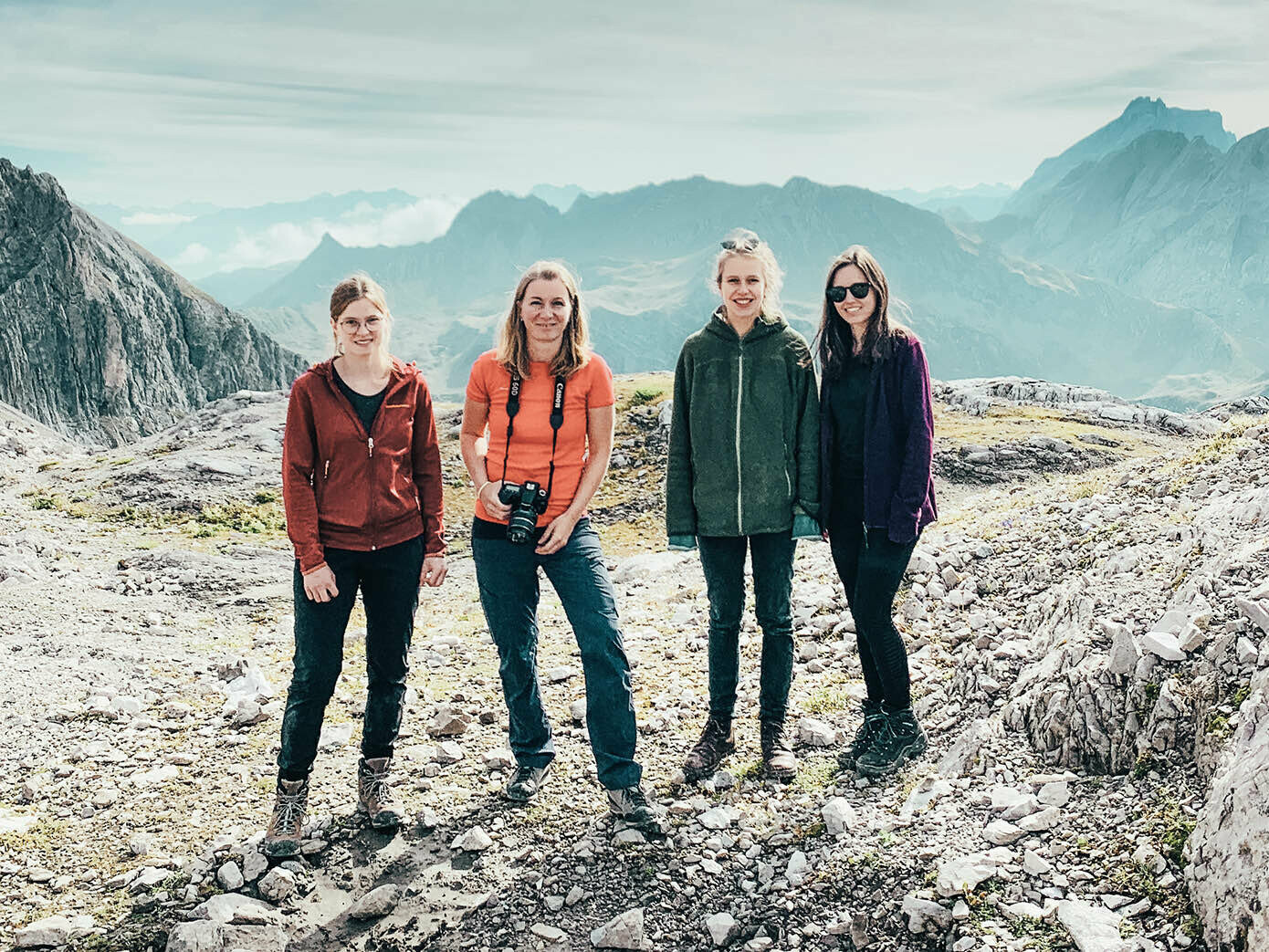 Auf diesen Gruppenbild sind 4 Frauen des Projektes von der Universität Liechtenstein zu sehen.