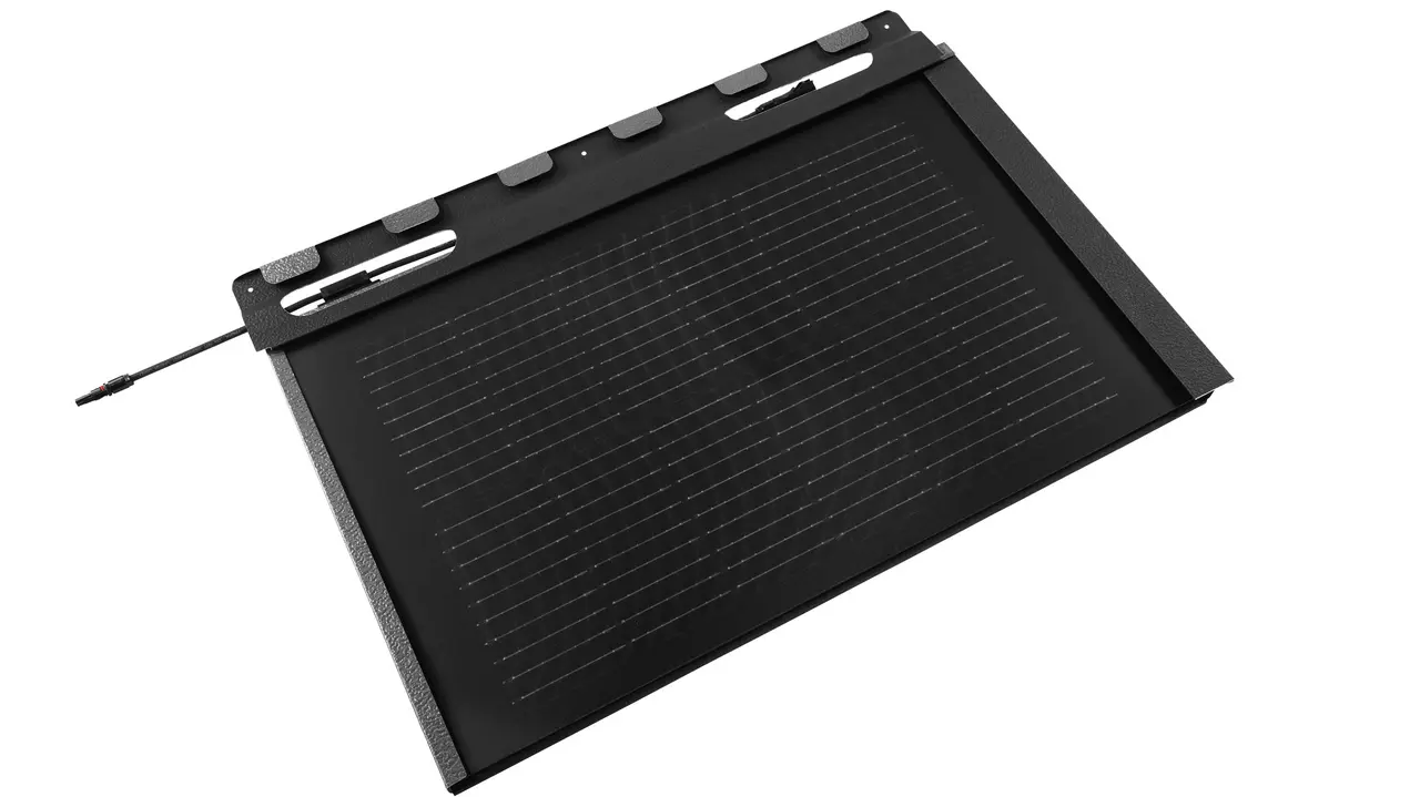 Die Abbildung zeigt die kleine PREFA Solardachplatte in Schwarz.