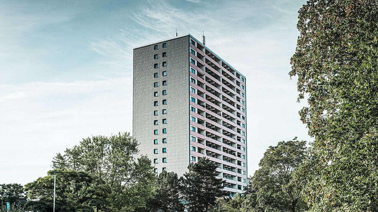 Hochhaus verkleidet mit Siding.X in P.10 Hellgrau.