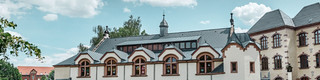 Diesterwegschule in Deutschland mit Dacheindeckung aus Dachrauten und Prefalz in Anthrazit