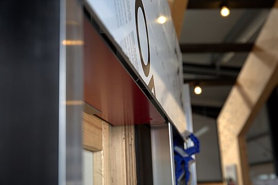 Sauberer Abschluss eines Fenstersturzes mit Aluminium Verbundplatte