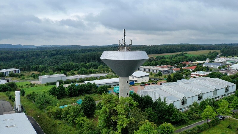 Wasserturm in Dreißigacker gedeckt in PREFALZ Silbermetalic Stucco