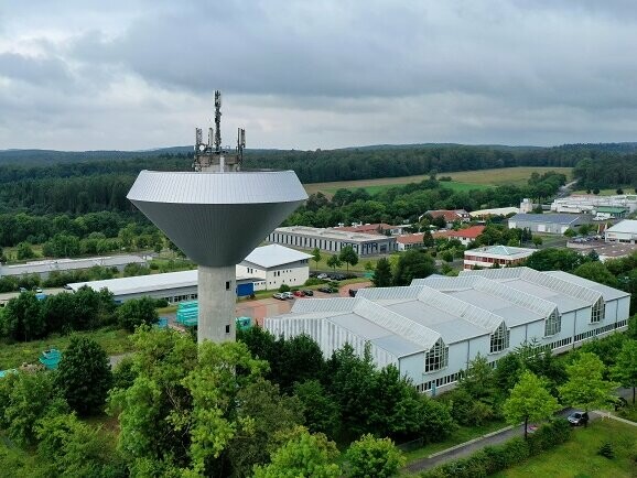 Wasserturm in Dreißigacker gedeckt in PREFALZ Silbermetalic Stucco