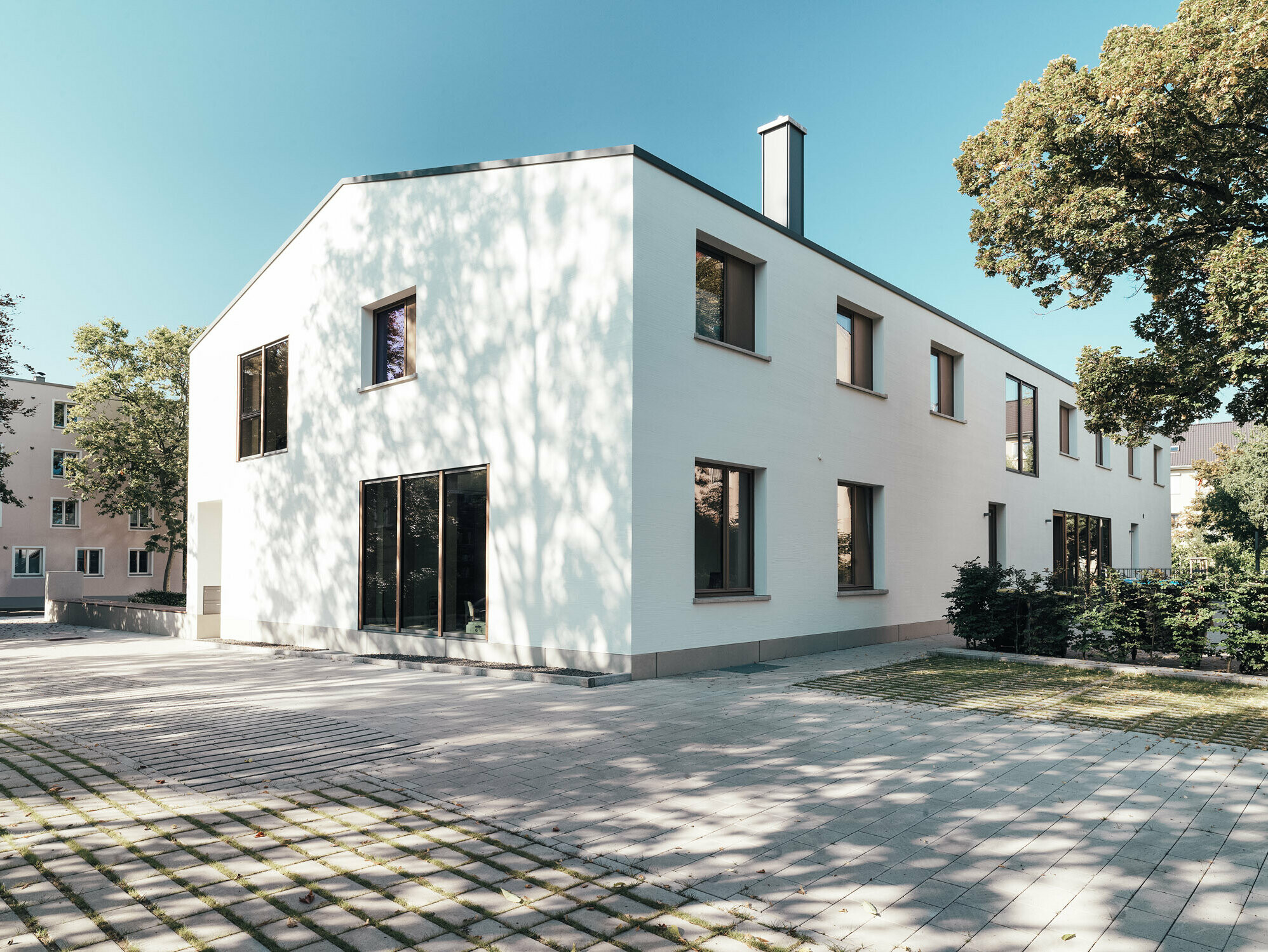Stephanskirche in Köln, überdacht in Prefalz P.10 Dunkelgrau