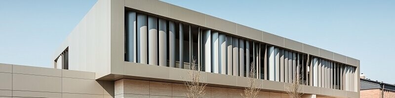 Glamour auf der Weinstraße - Ein Einfamilienhaus PREFABOND Aluminium Verbundplatte in Bronze