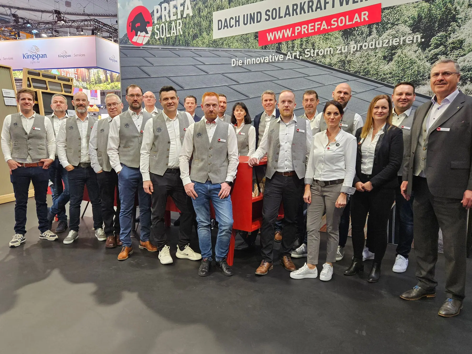 Das Team der PREFA Deutschland steht bereit, um auf der DACH und HOLZ 2024 in Stuttgart Interessenten zu empfangen und über die Innovationen des Jahres zu informieren.