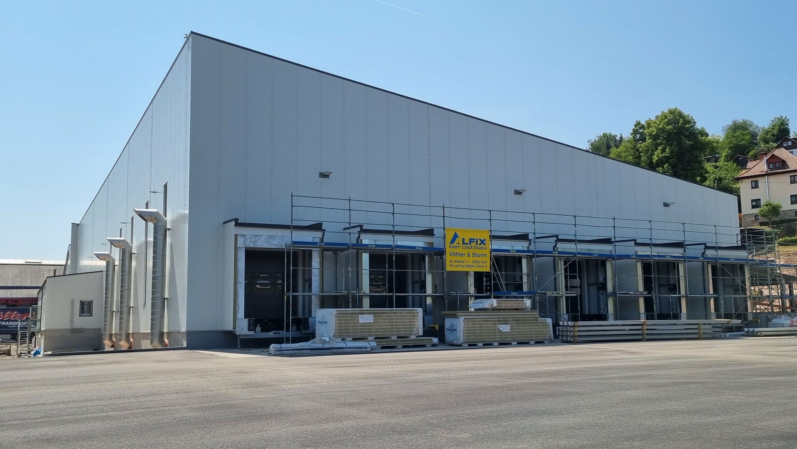 Die neue Lagerhalle in Wasungen kann bald eröffnet werden