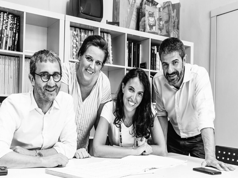 Das Architekten Quartett besteht aus Cesare Chichi, Stefano Maestri, Luisa Beretta und Francesca Capuzzo Dolcetta. Alle Personen blicken lächelnd in die Kamera.