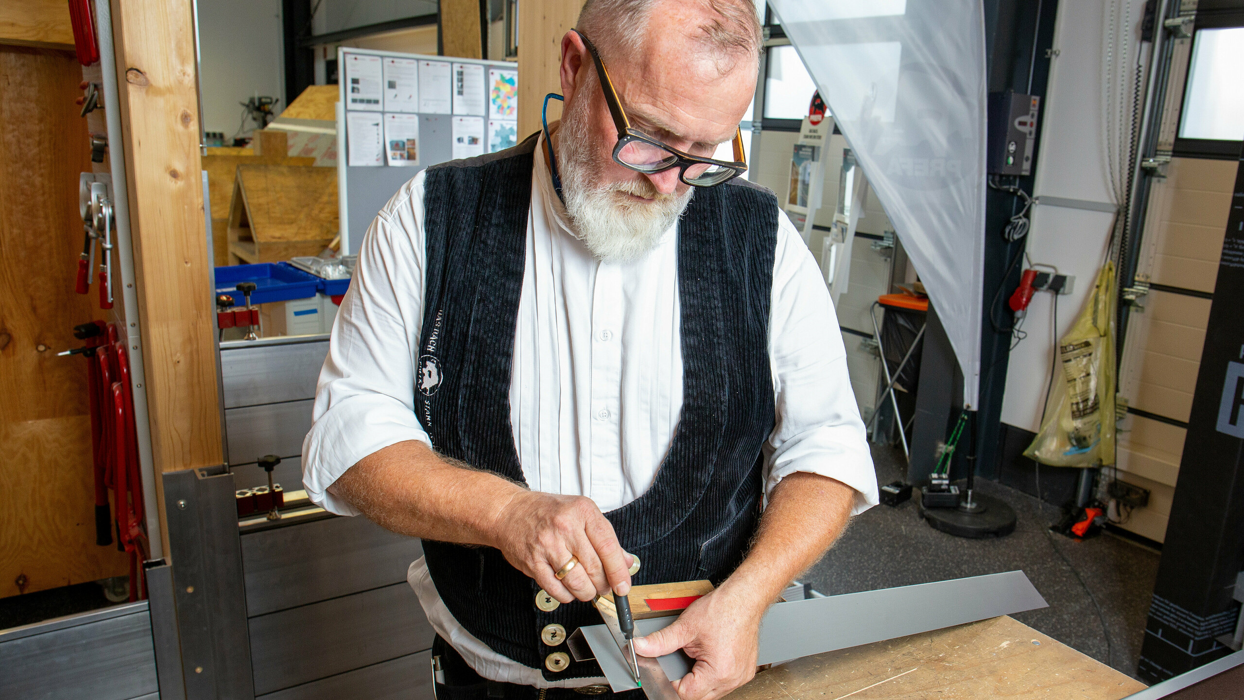 Anreißen des Taschen-Profils 