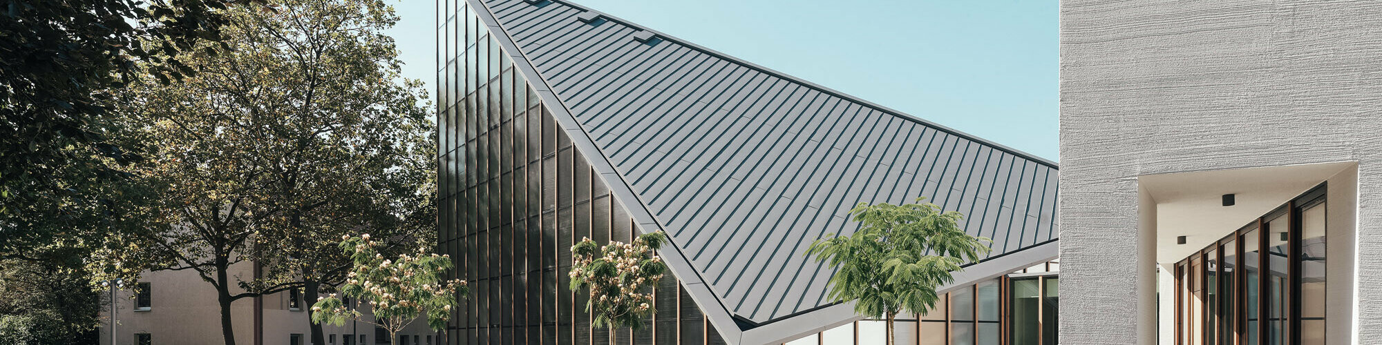 Stephanskirche in Köln, gedeckt in Prefalz P.10 Dunkelgrau