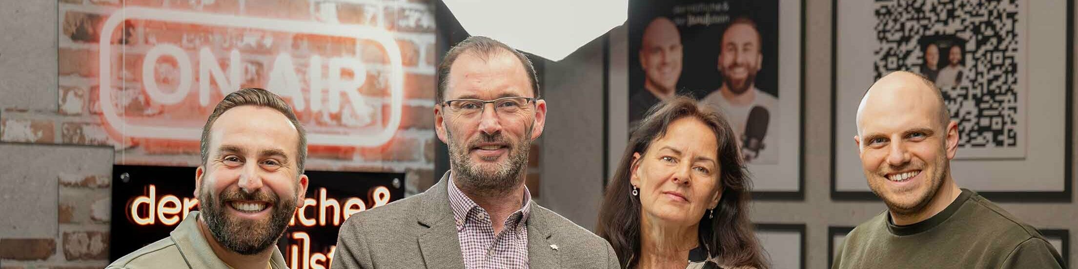 PREFAs technischer Leiter, Berthold Ruck, und stellvertretende Leiterin, Hilke Ackermann, sind zu Gast im Podcast von "Der Höfliche und der Baustein".