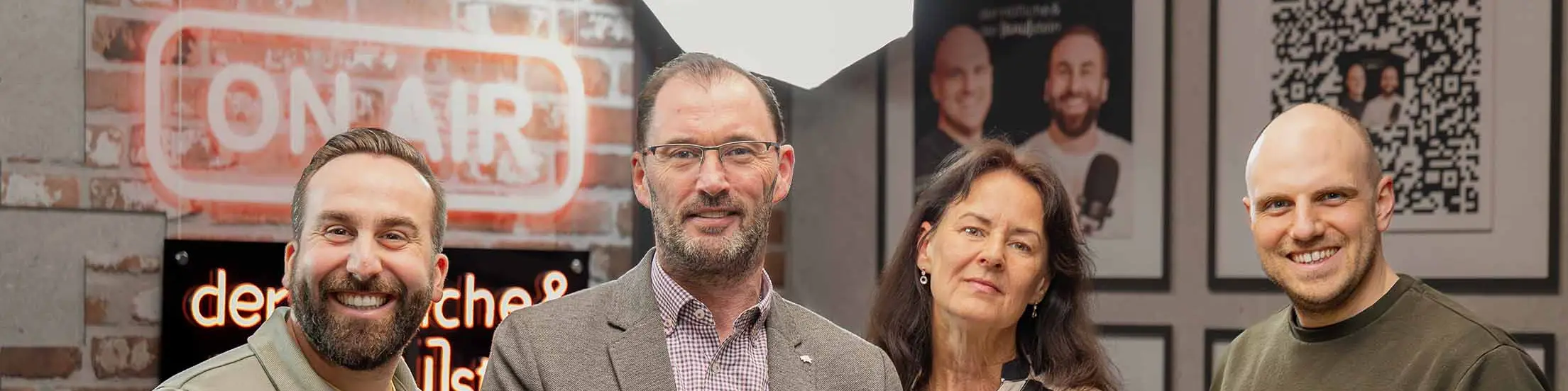 PREFAs technischer Leiter, Berthold Ruck, und stellvertretende Leiterin, Hilke Ackermann, sind zu Gast im Podcast von "Der Höfliche und der Baustein".