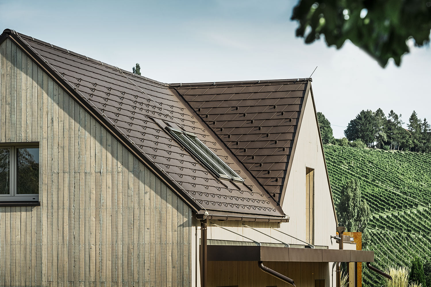 Referenzobjekte PREFA Dachsysteme Dachschindel 11 P.10 nussbraun