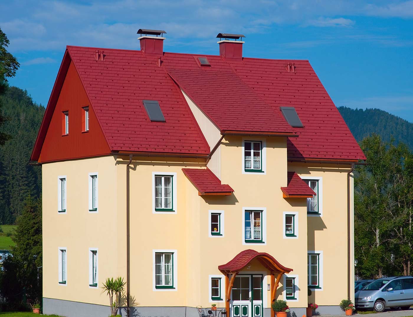 Referenzobjekte PREFA Dachsysteme Dachschindel 05 P.10 oxydrot