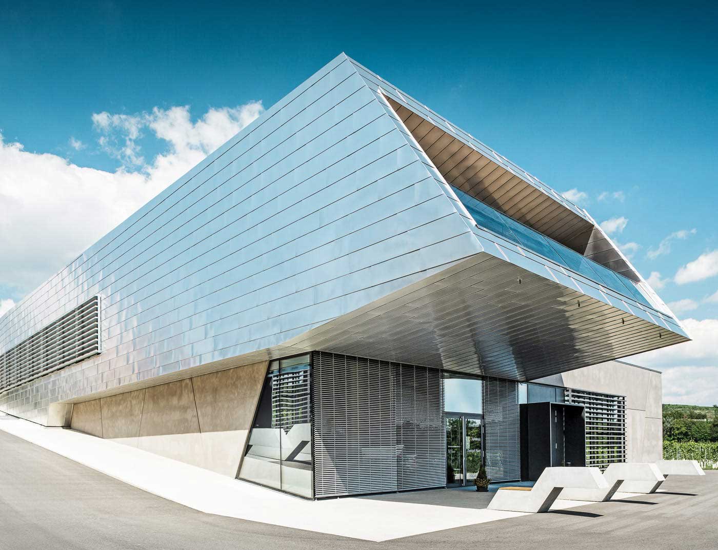 Referenzobjekte PREFA Fassadensysteme Fassadensystem Prefalz ® 13 naturblank