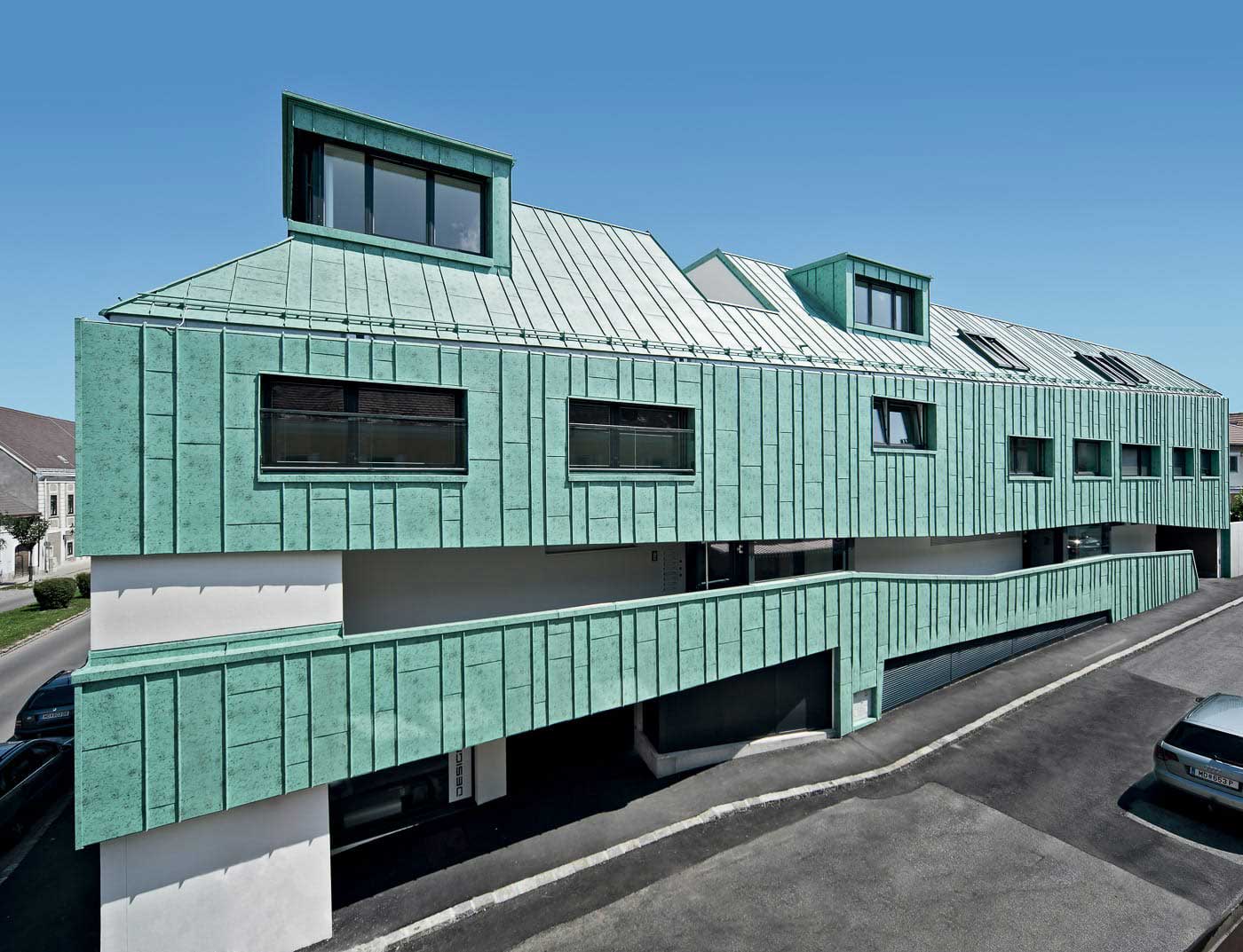 Referenzobjekte PREFA Fassadensysteme Fassadensystem Prefalz ® 46 P.10 patina grün