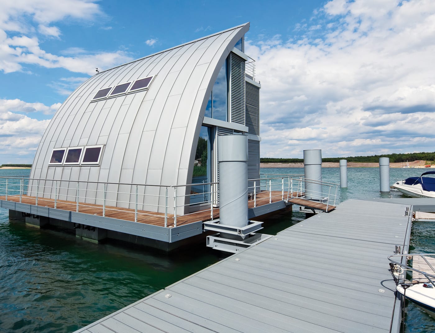 Referenzobjekte PREFA Fassadensysteme Fassadensystem Prefalz ® 12 silbermetallic